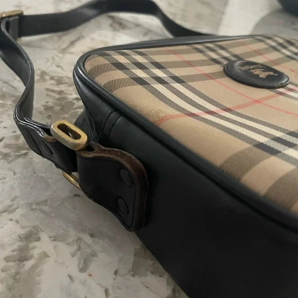 VINTAGE Nova Check Burberry Camera Bag - Picture 6 of 16